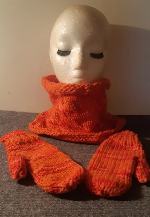 #freecycle Hand knit cowl and mittens