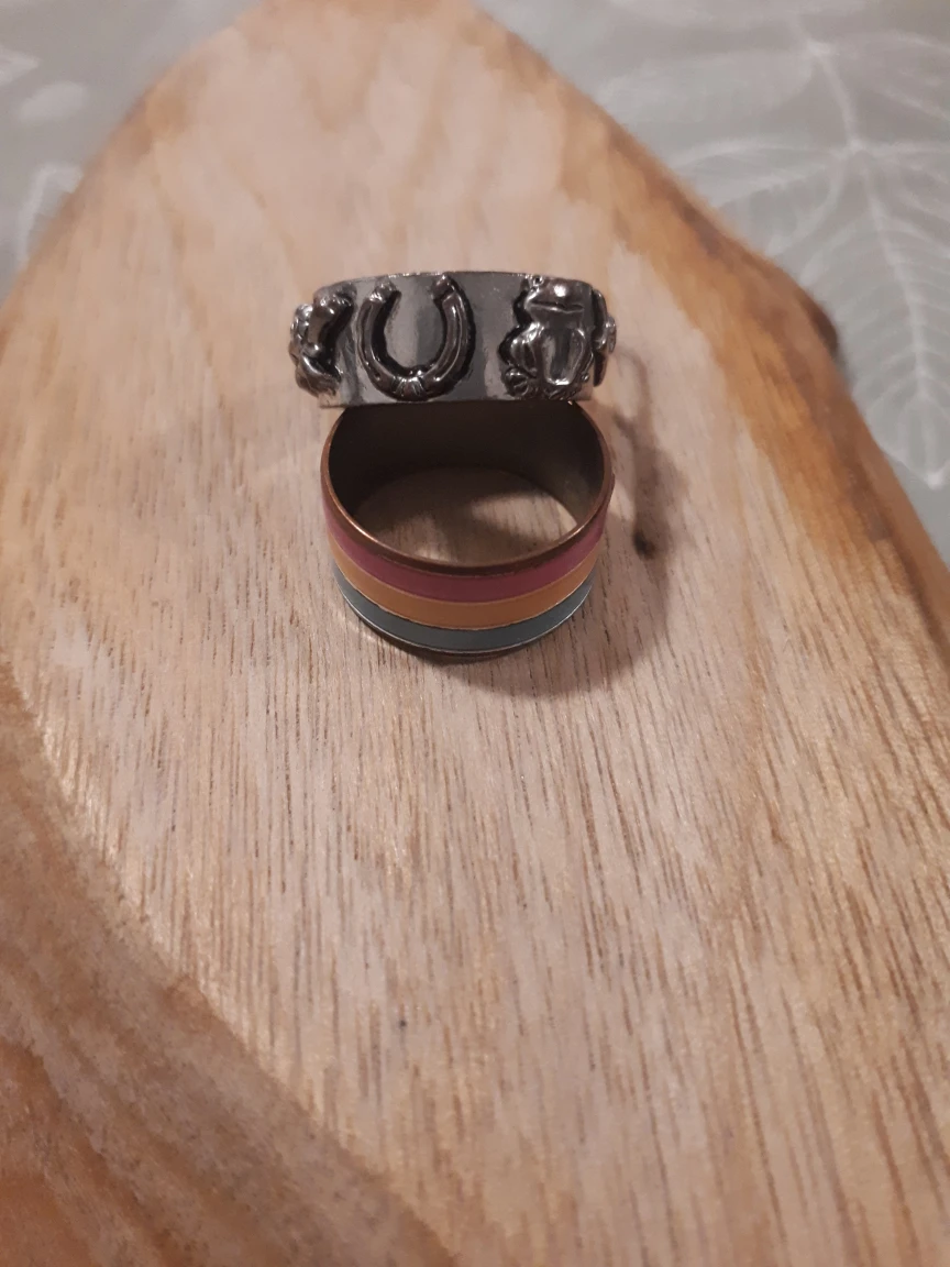 2 rings thumbnail