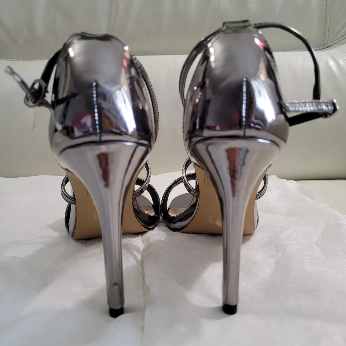 BRAND NEW Metallic Sandals heels pumps image indicator(5)