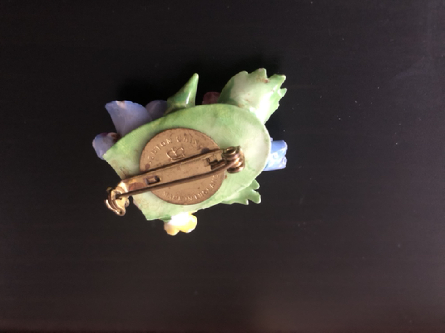 vintage porcelain brooch image indicator(2)