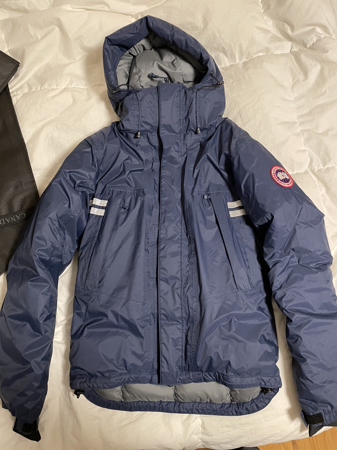 XS Canada Goose Mountaineer Jacket (Navy Blue) - photo 3