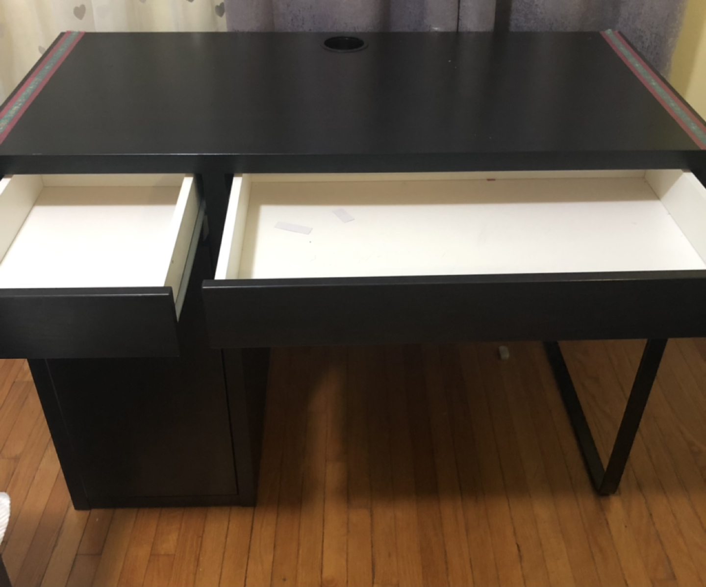 Desk - photo 3