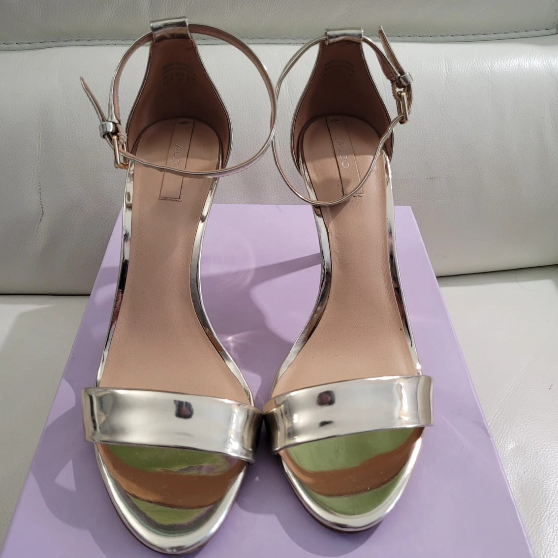 Metallic Pumps Sandals EUC image indicator(2)