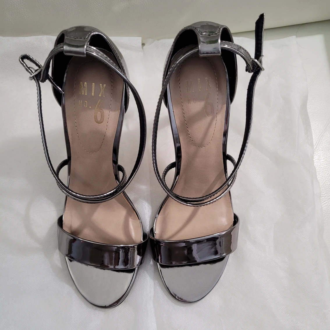 BRAND NEW Metallic Sandals heels pumps image indicator(2)