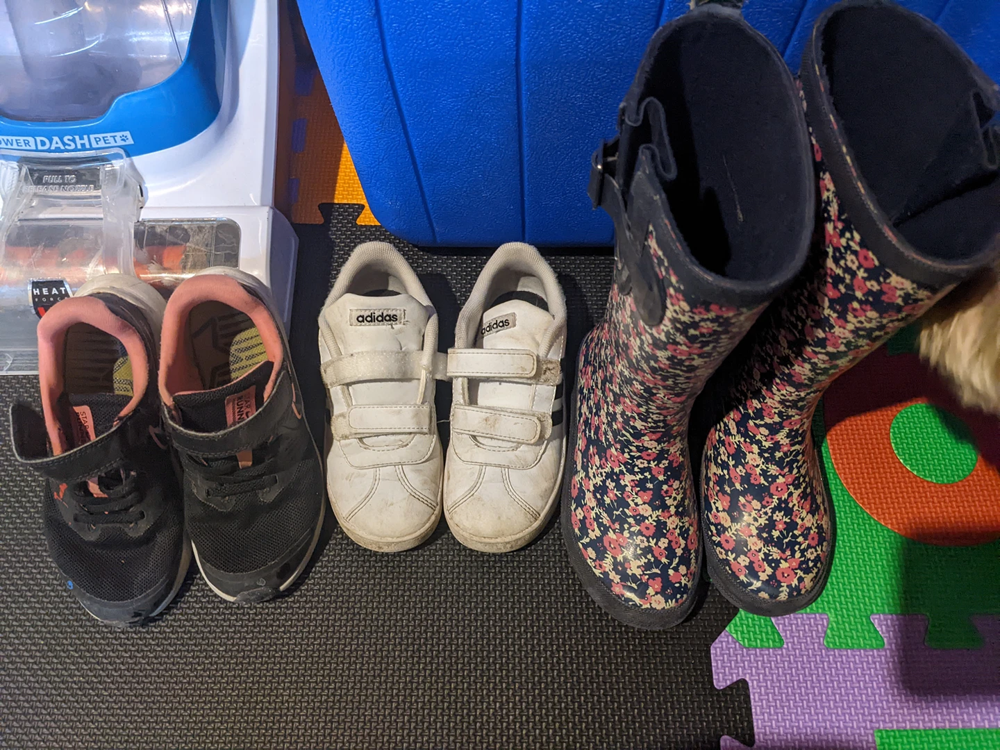 Kids shoes thumbnail