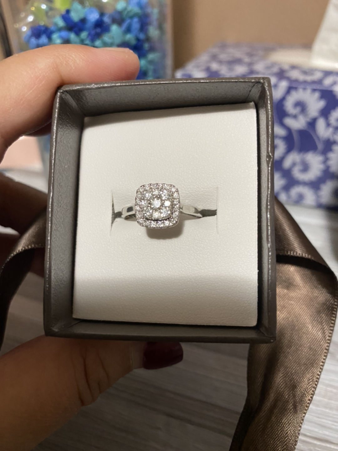 Stunning 10k white gold diamonds ring in six and half size - photo 3