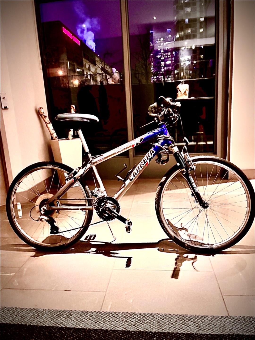 Hybrid Bicycle Excellent condition  thumbnail