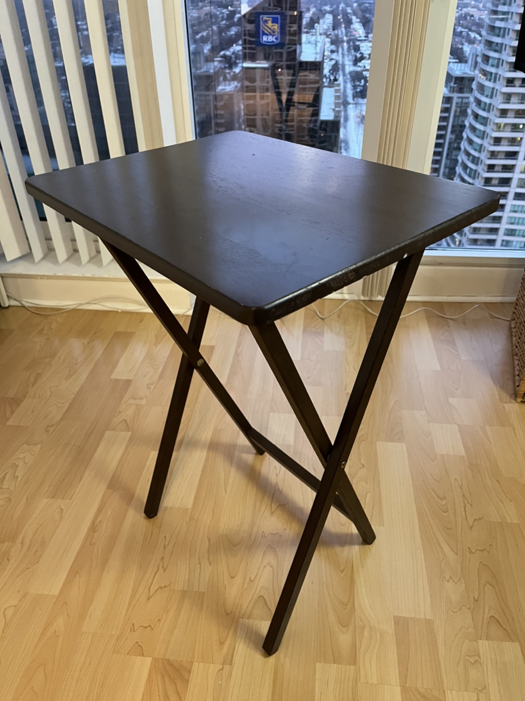 Foldable table