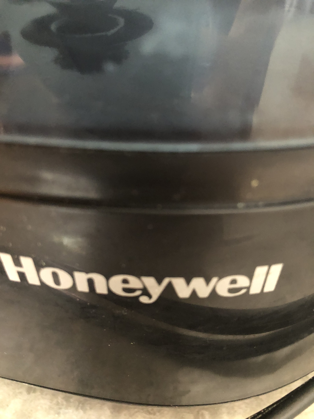 Humidifier by Honeywell.. must Go - photo 2