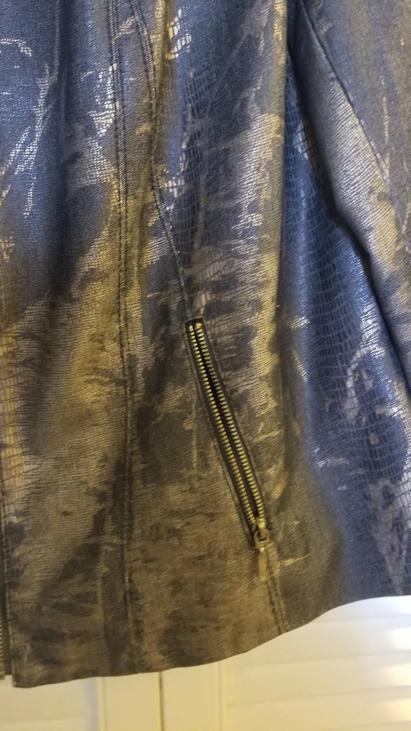 Conrad Collection image indicator(3)