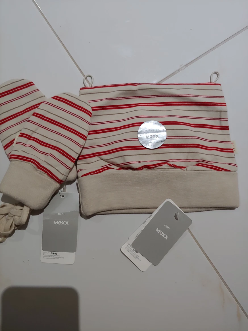 newborn hat and gloves