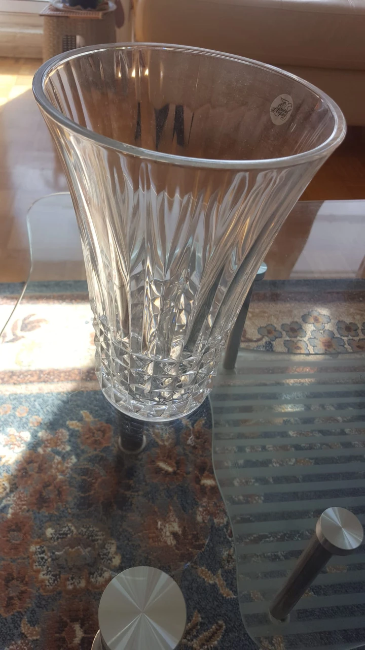 Cristal vase 9 1/2"