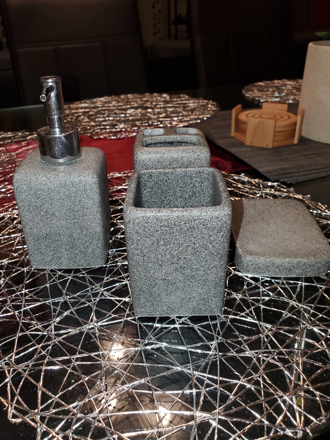 4pc Ceramic Bathroom Set thumbnail