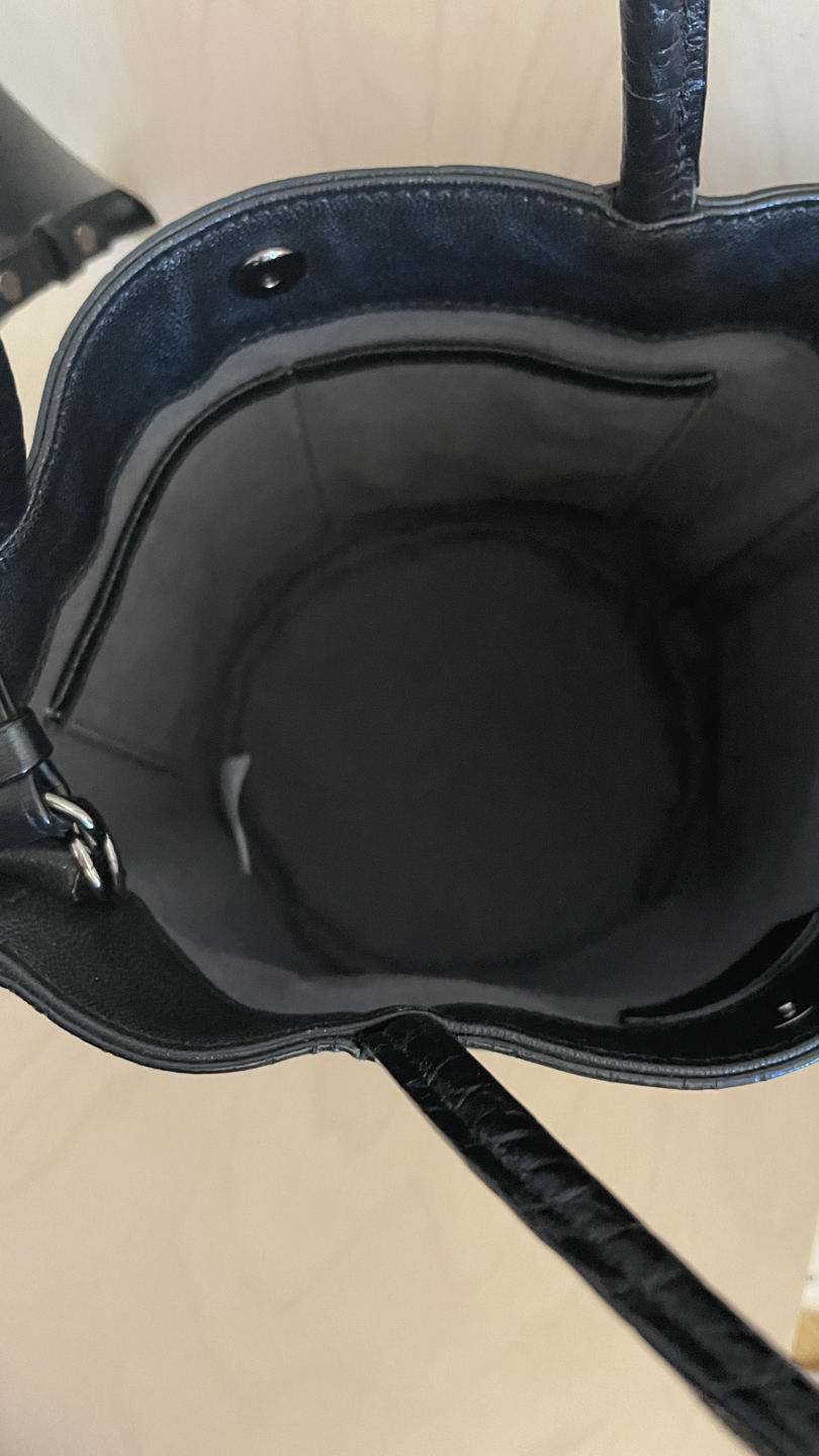 Vera Wang Leather Bucket Bag - photo 3