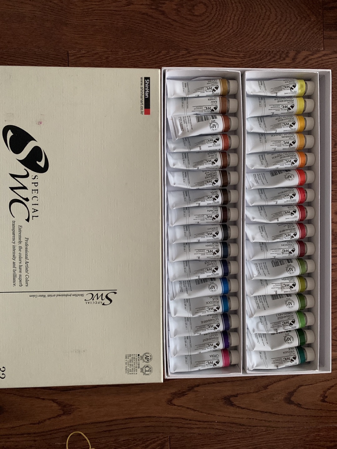 Watercolor paints 32 colours thumbnail