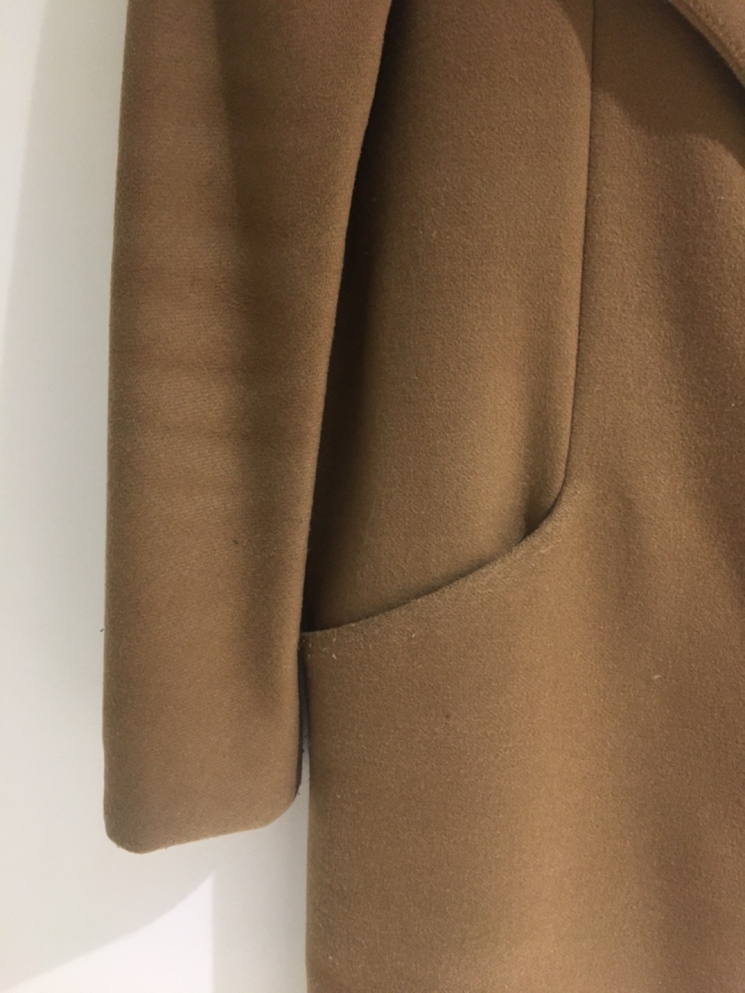 Aritzia Cocoon Coat in Camel - XXS image indicator(3)