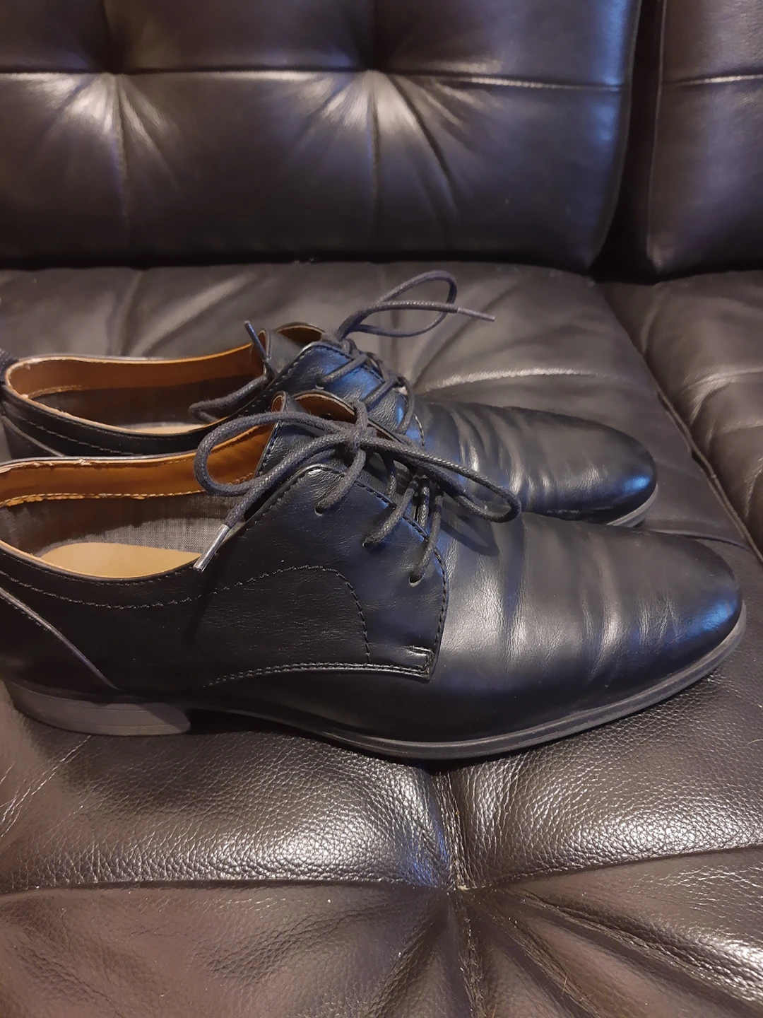 Black dress shoes Men's size 9.5 image indicator(4)
