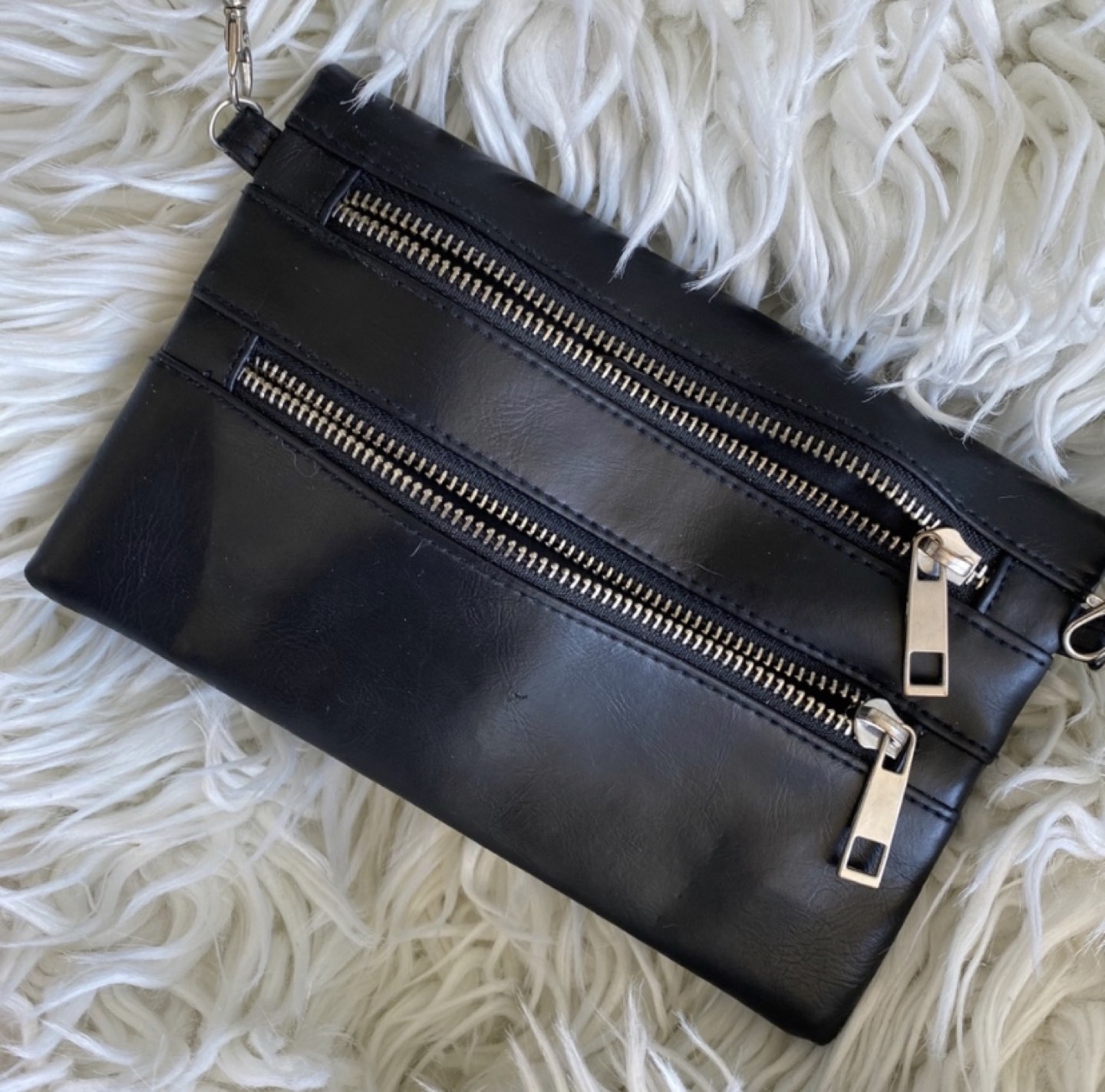 Black purse thumbnail