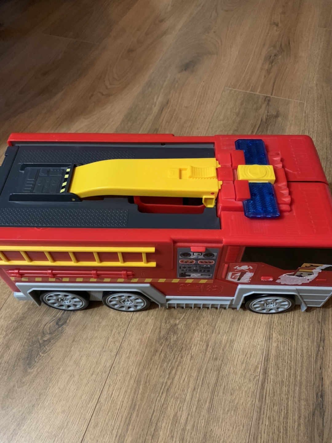 Fire truck expandable