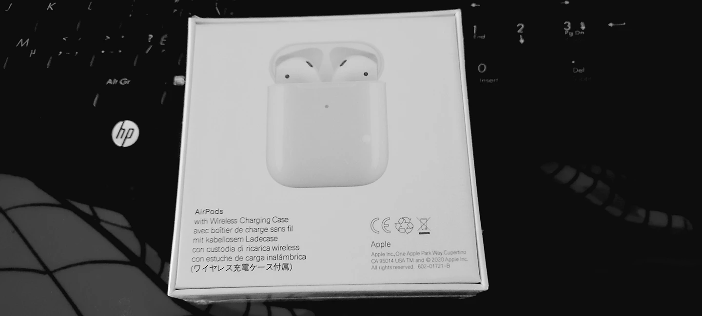 Apple Airpods with Wireless Charging Case - photo 2