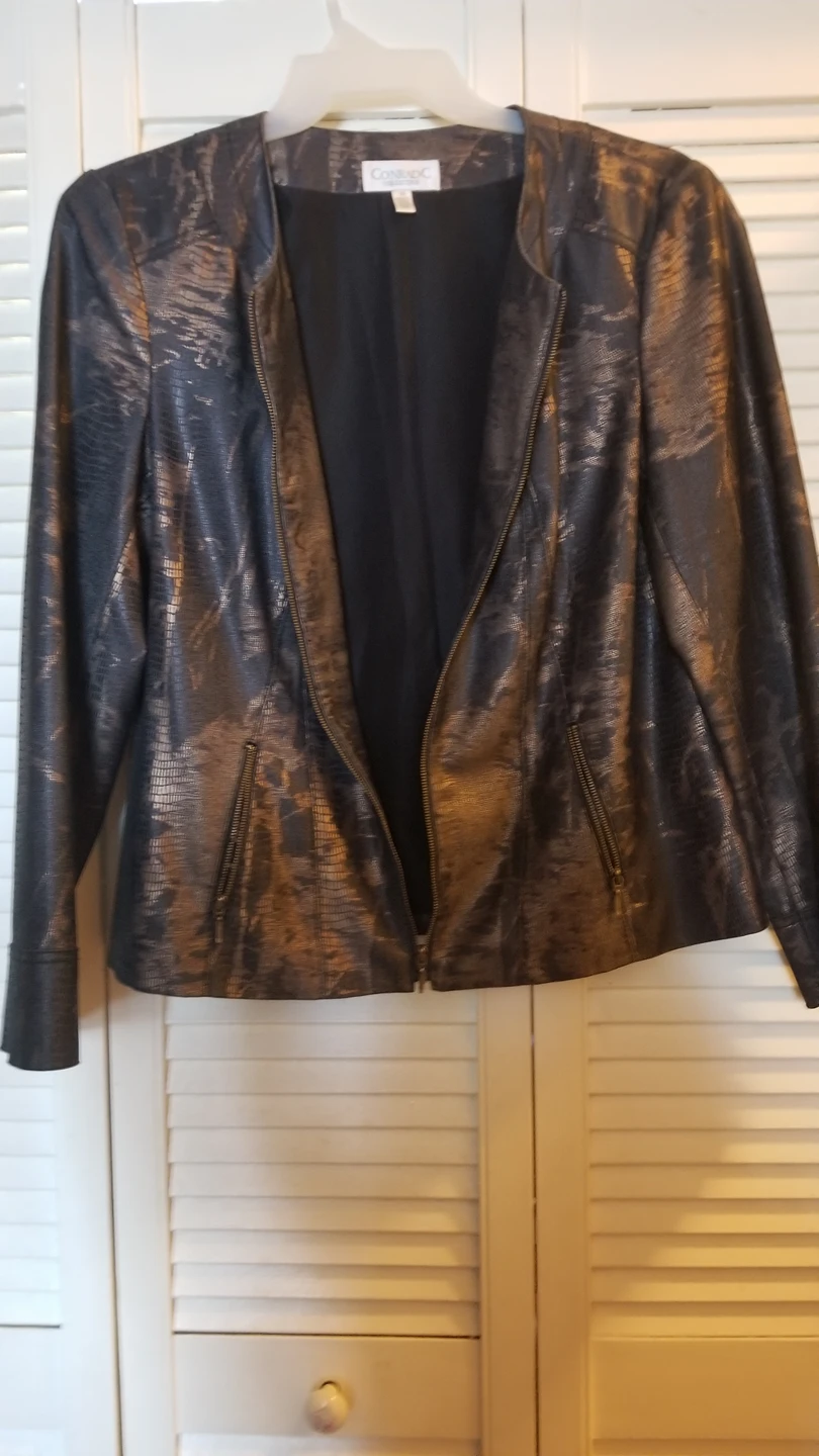 Conrad Collection image indicator(4)