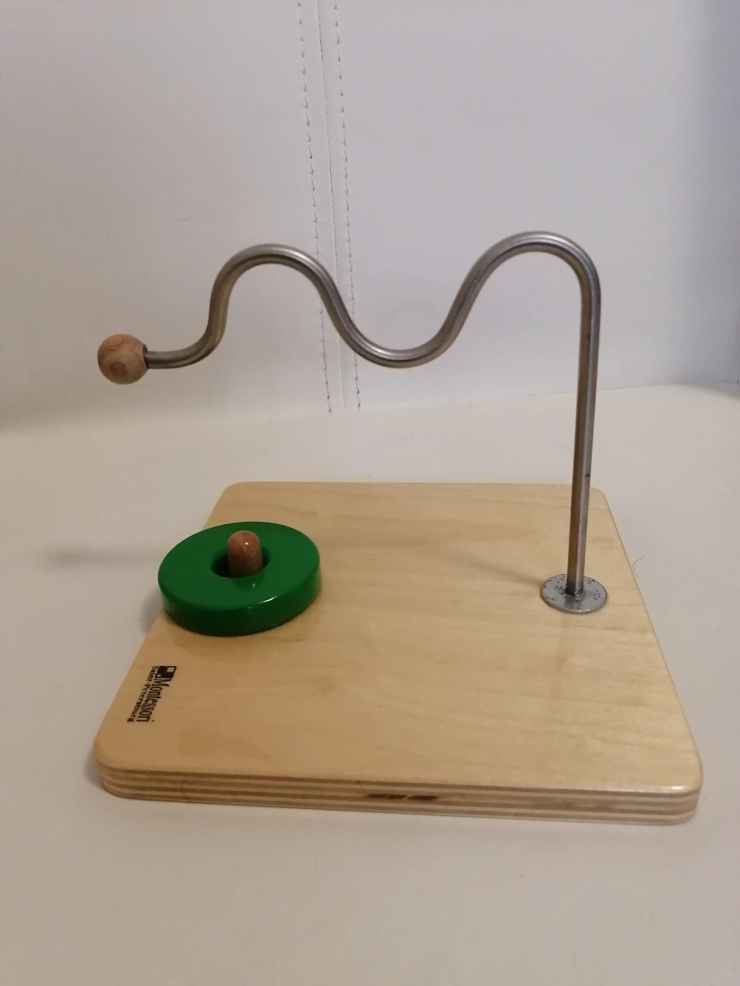 Montessori material HORIZONTAL DOWEL - SERPENTINE