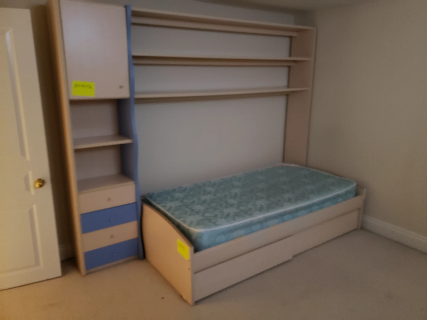 Gently used kids modular beds with integrated shelves - photo 3