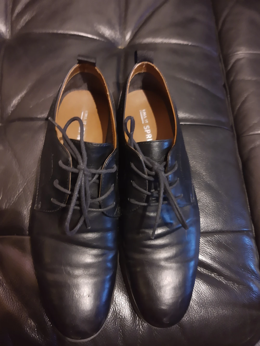 Black dress shoes Men's size 9.5 image indicator(5)