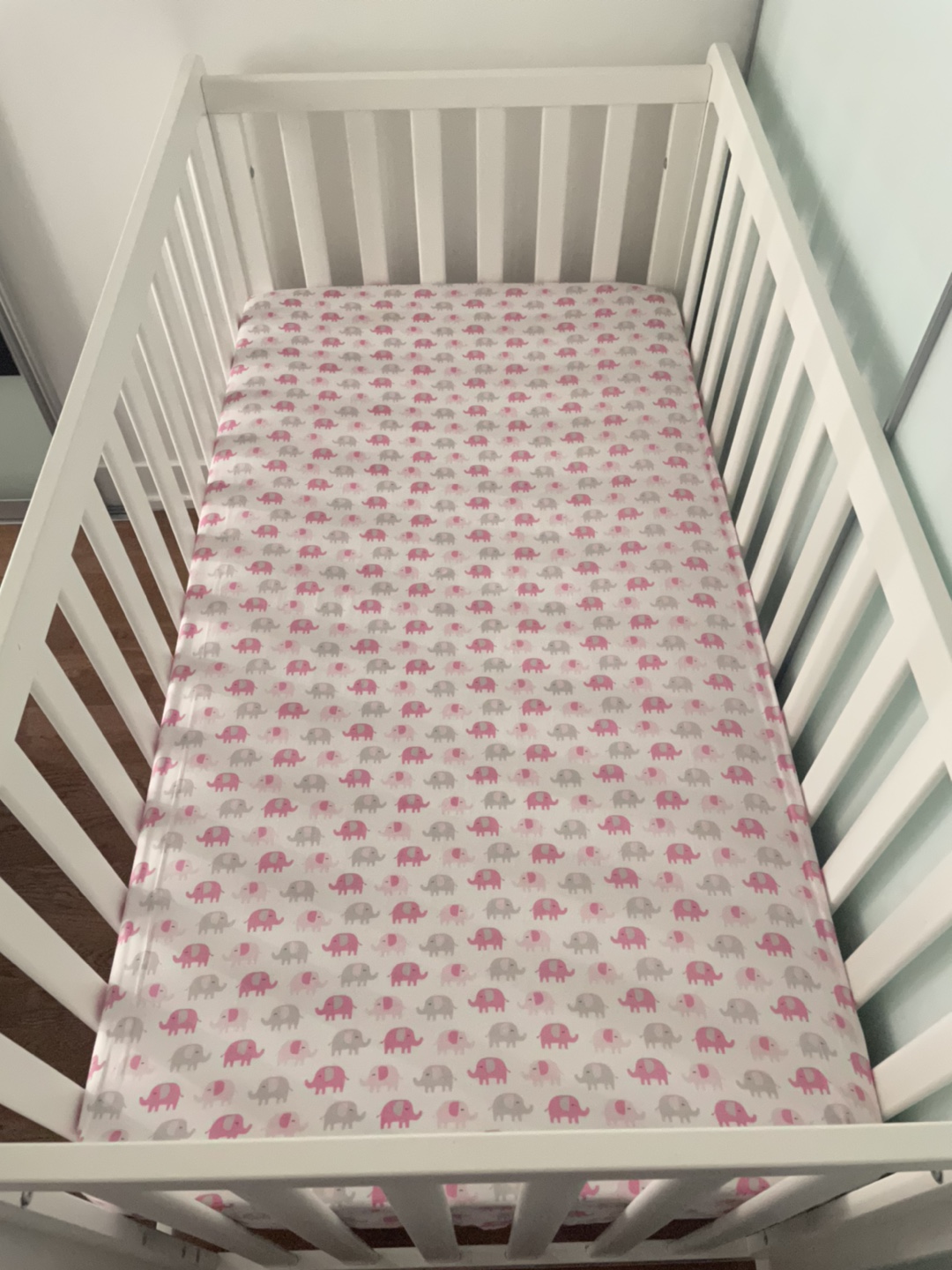 4-in-1 Convertible Crib with Mattress&Cover image indicator(2)