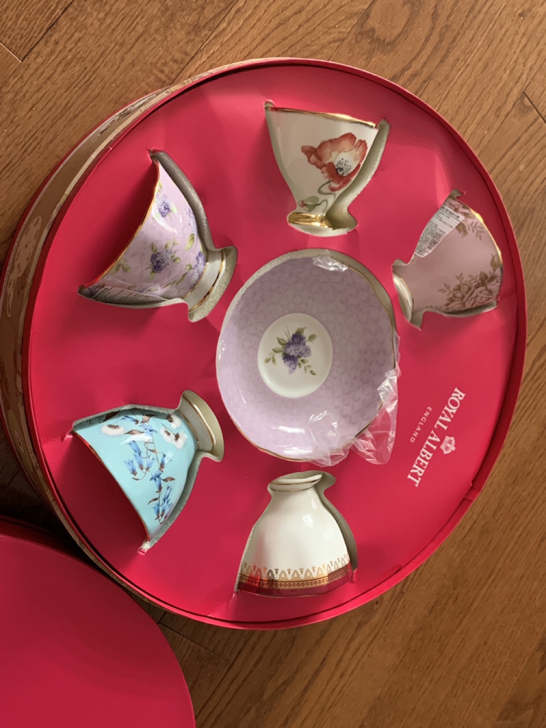 Royal Albert 5-Piece Teacup & Saucer Set thumbnail