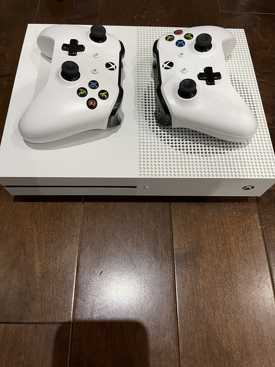Xbox One S upgraded to 400GB SSD + 2 controllers