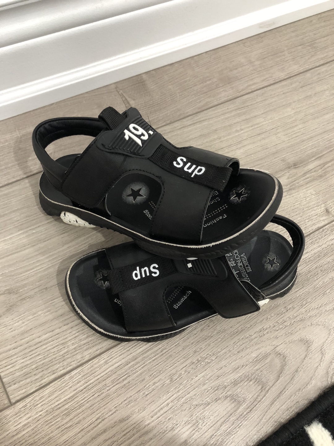 Boys sandals thumbnail