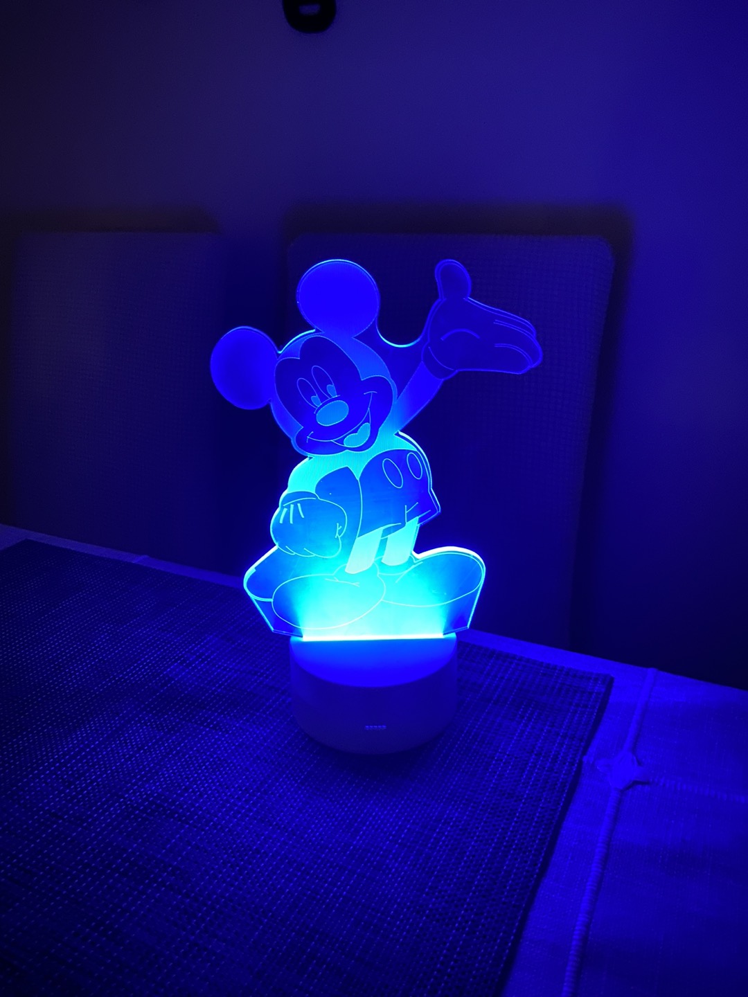 Mickey Mouse nightlight with 3 colours!