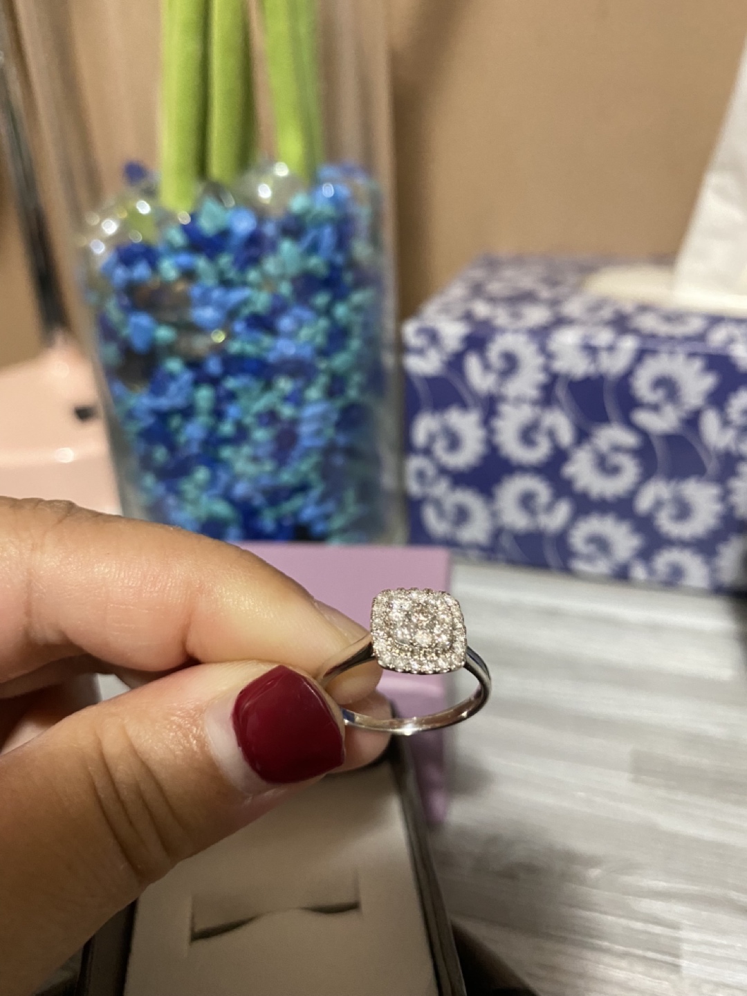Stunning 10k white gold diamonds ring in six and half size - photo 4