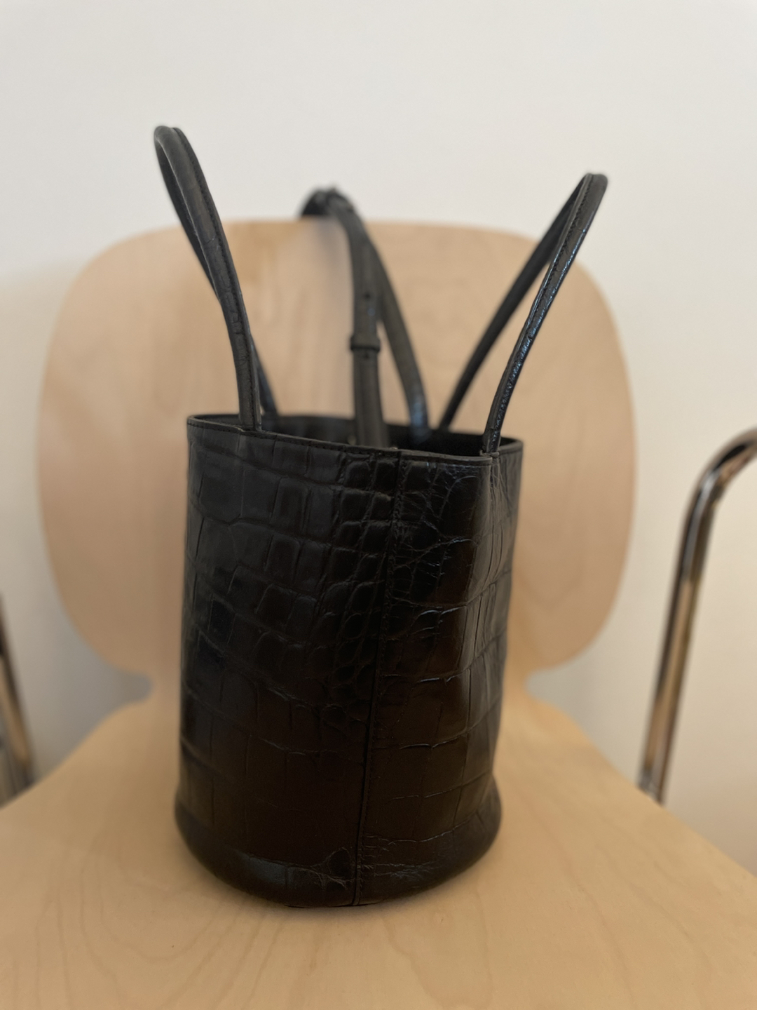 Vera Wang Leather Bucket Bag - photo 2