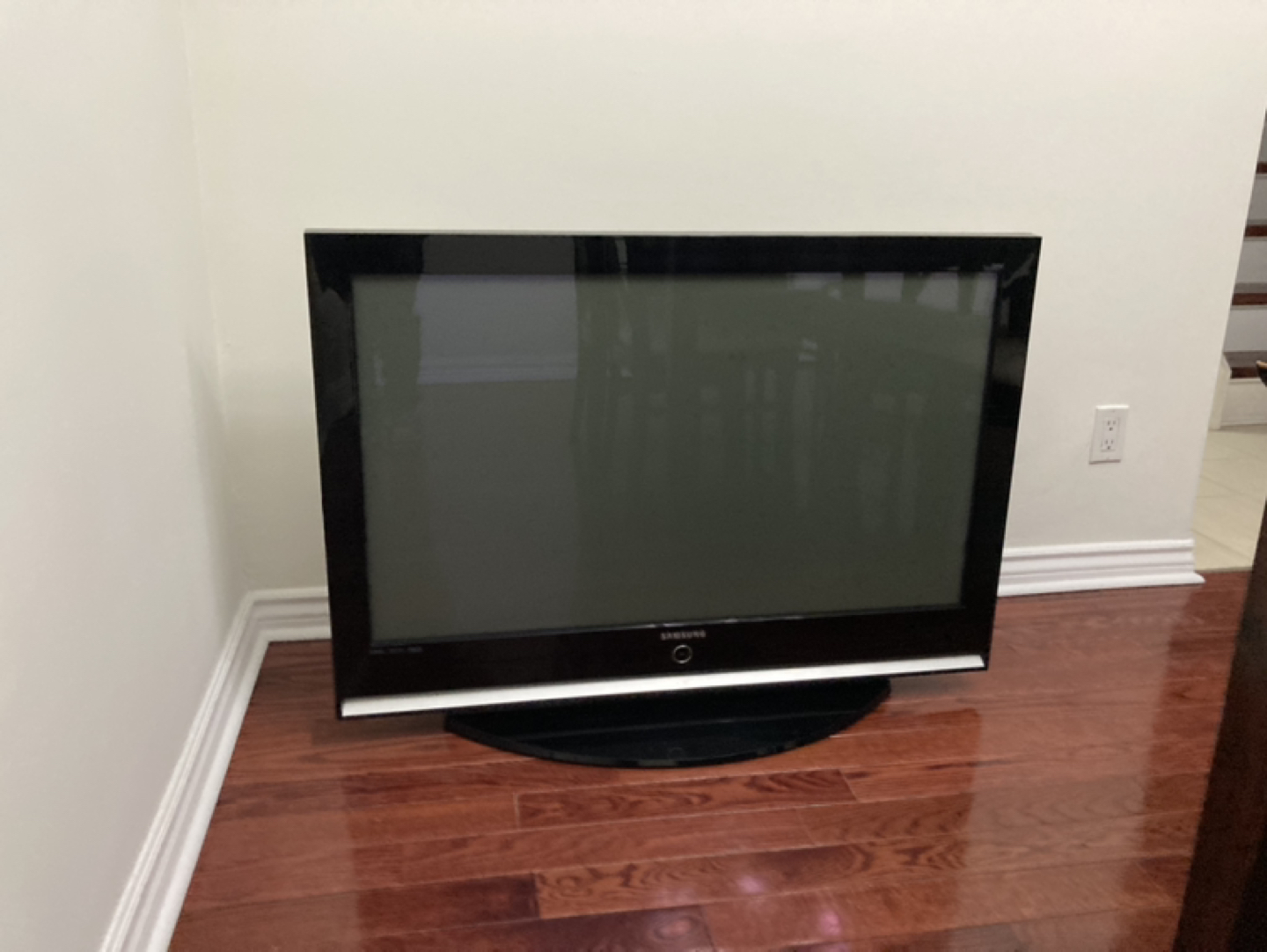 Samsung Flat Screen HD TV 42” thumbnail