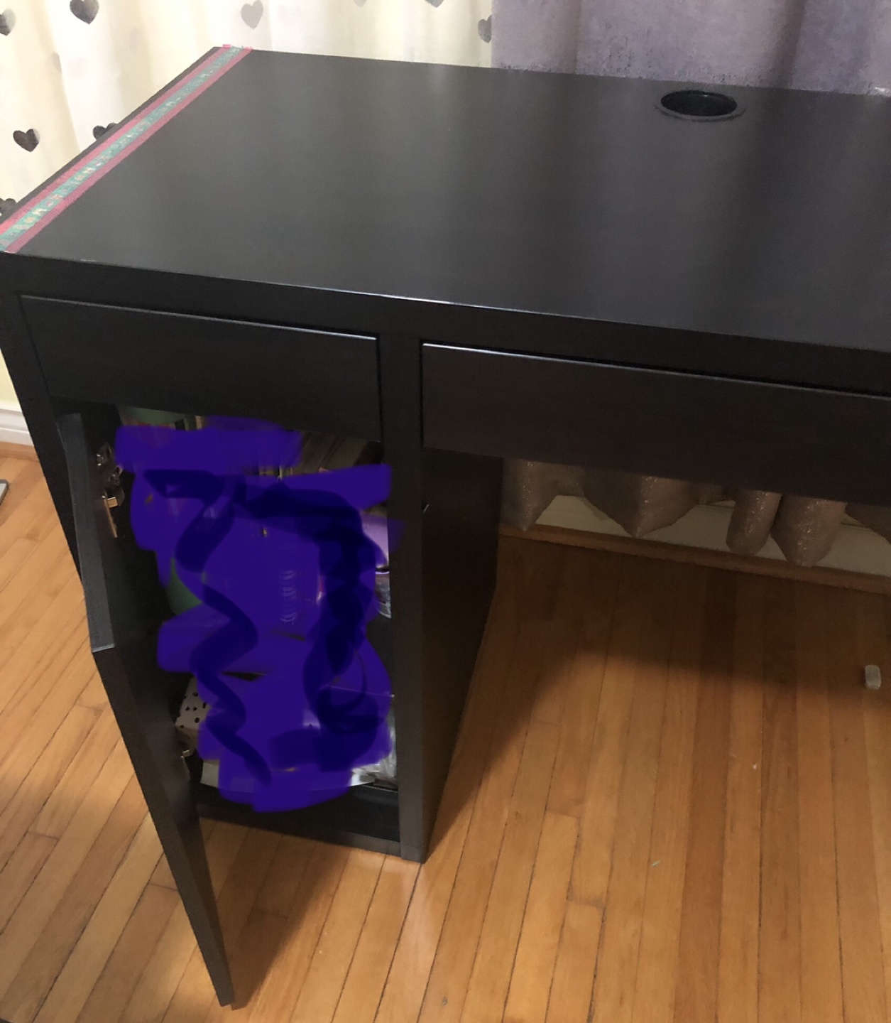 Desk - photo 2