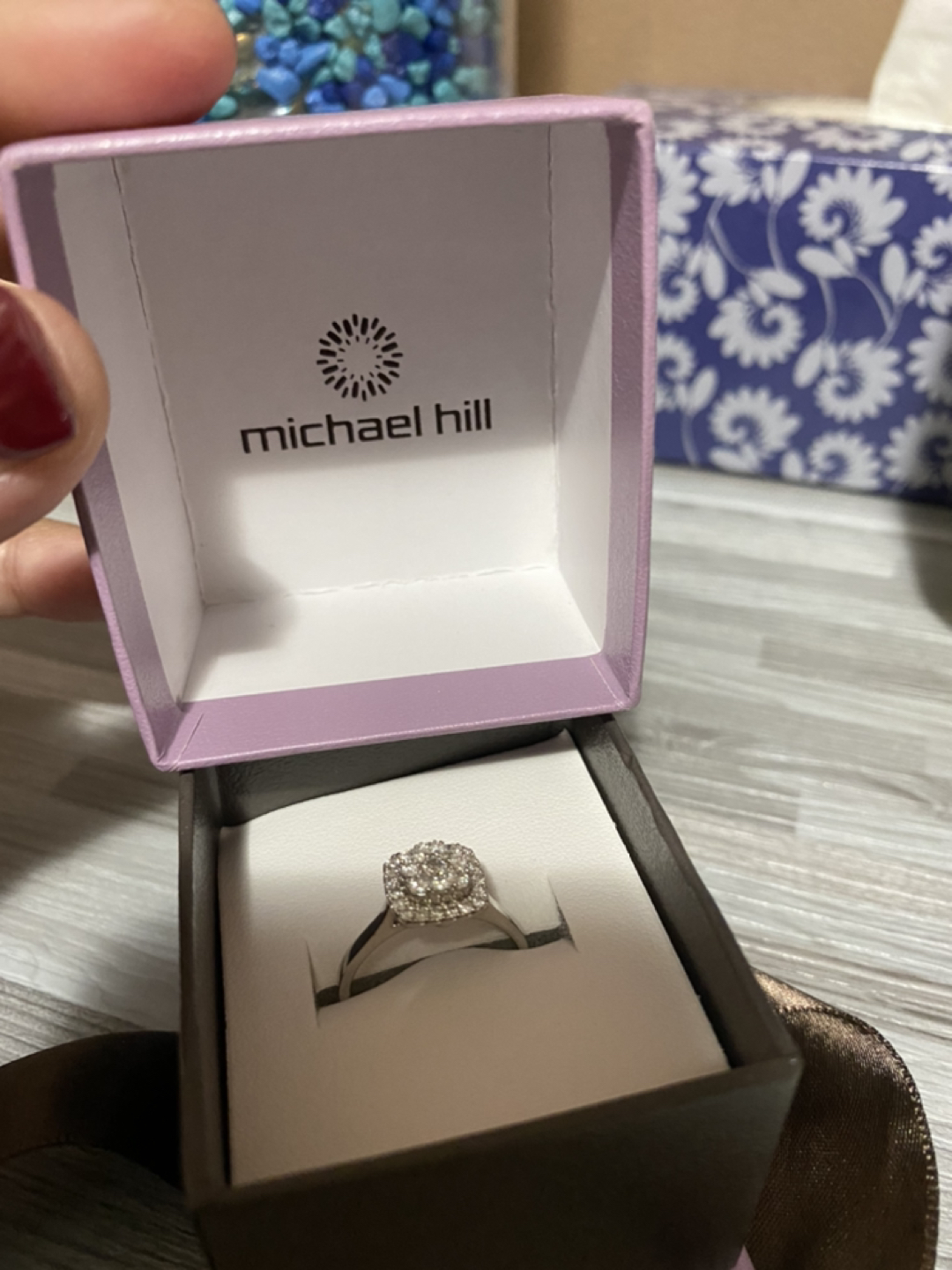 Stunning 10k white gold diamonds ring in six and half size - photo 2
