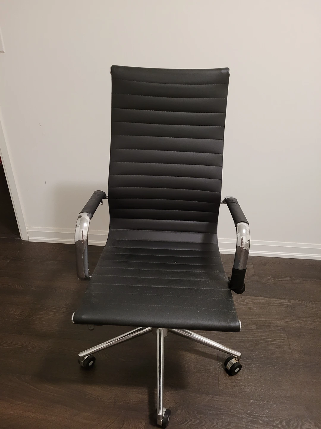 office chair - structube thumbnail