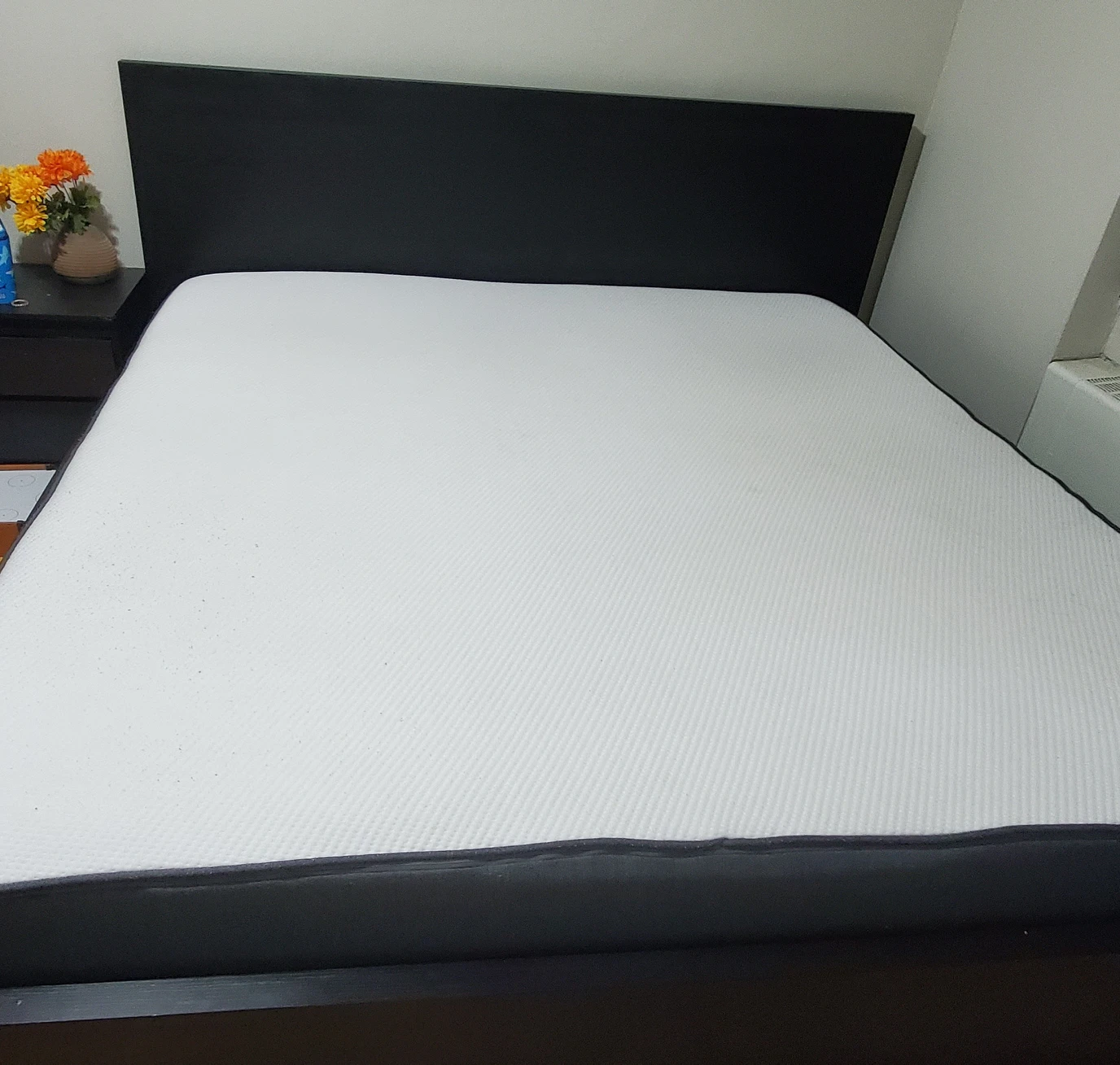 Ikea Malm king bed frame and Casper foam matress - photo 2