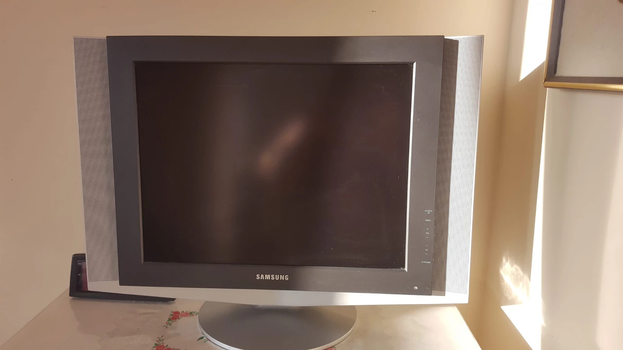 21" Samsung tv thumbnail