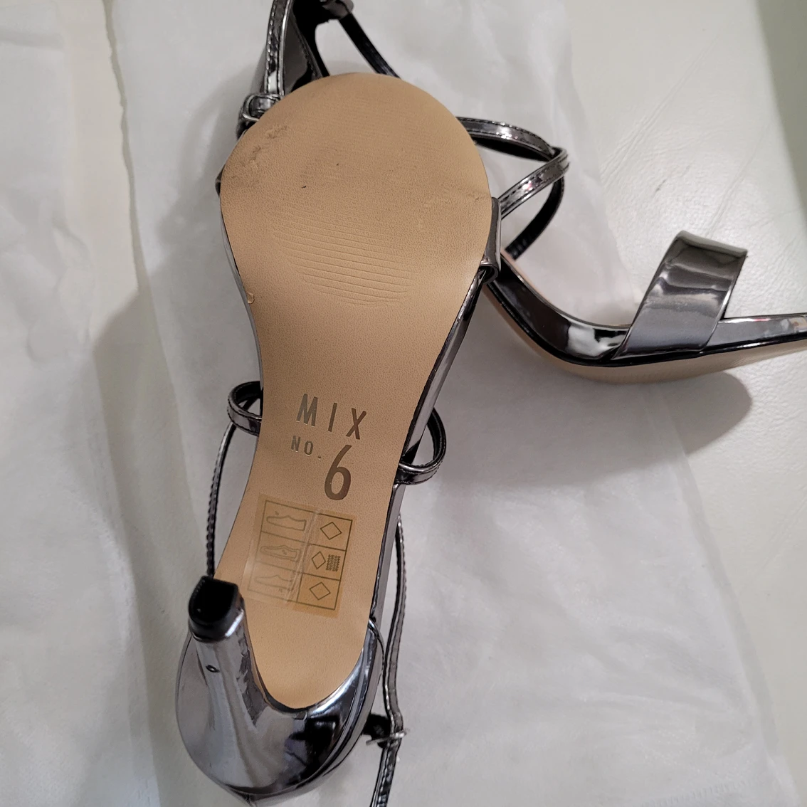 BRAND NEW Metallic Sandals heels pumps image indicator(6)
