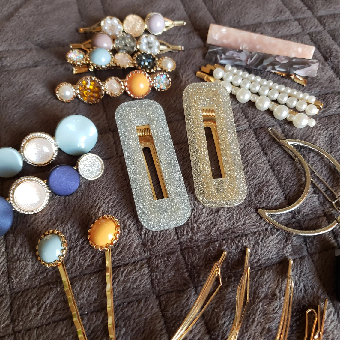 New Unused Aesthetic Hair Clips (20) thumbnail