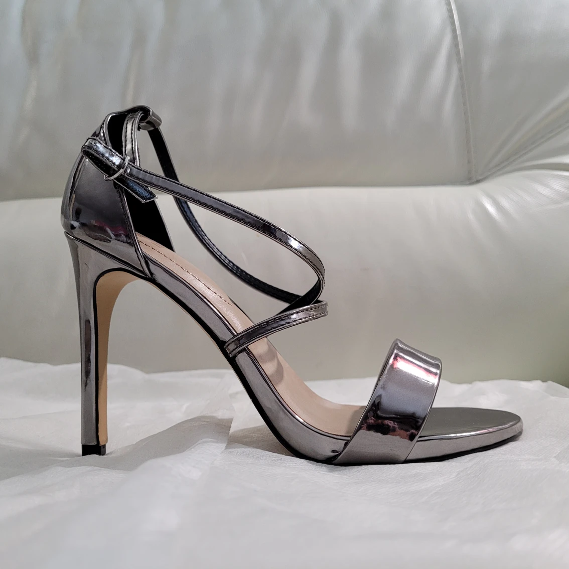 BRAND NEW Metallic Sandals heels pumps image indicator(3)