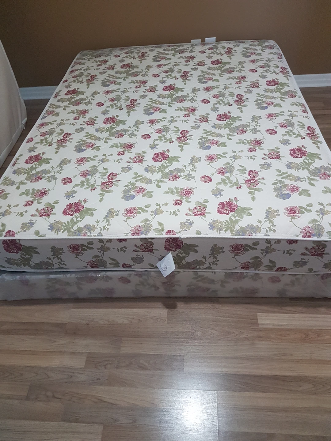 Queen size spring mattress with matching bed box for sale - photo 4
