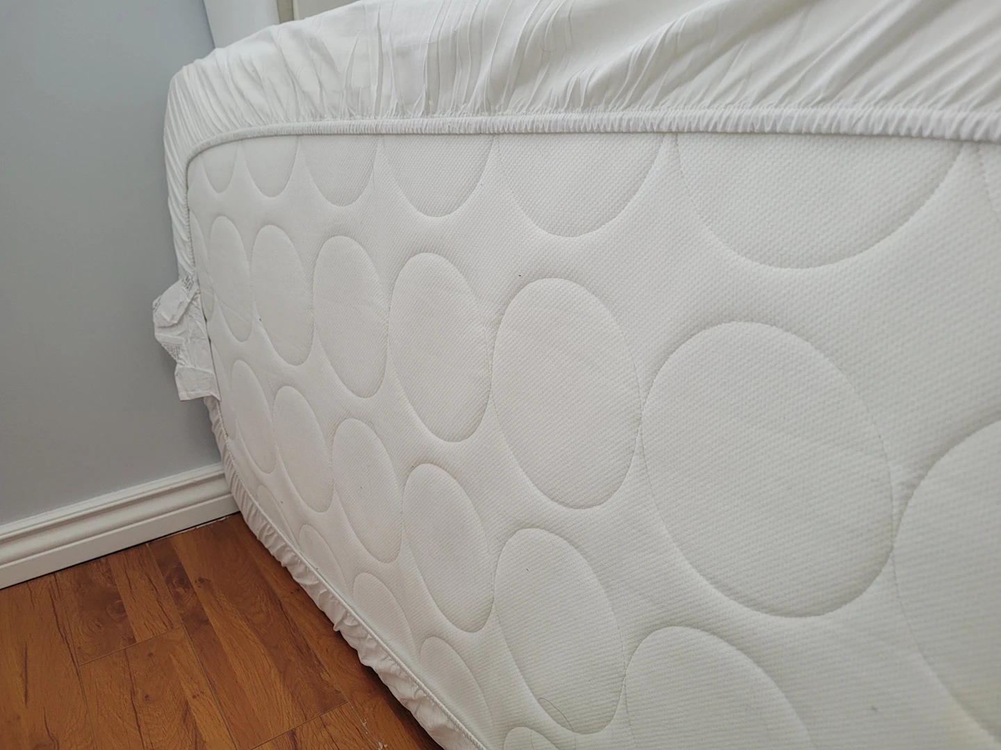 IKEA Crib Mattress🥇 ( free) mattress protector& fitted sheet) image indicator(4)