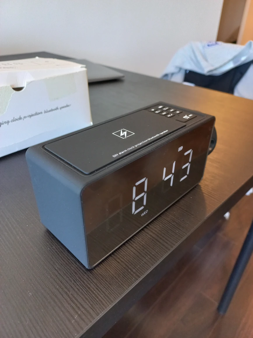 Upgraded New Wireless Charging Clock - photo 2