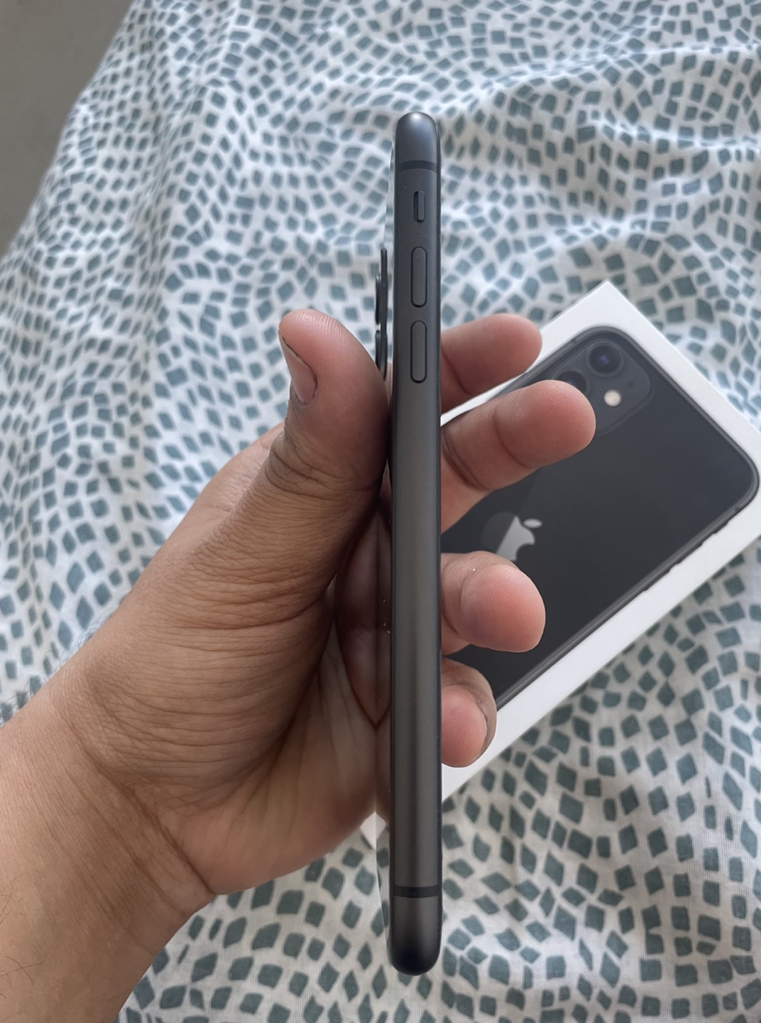 Mint condition Iphone 11 128gb image indicator(4)