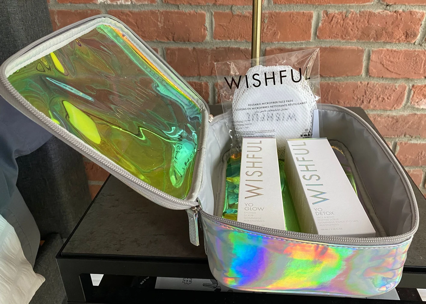 Wishful Scrubs, Travel Bag, 3 Reusable exfoliating pads image indicator(2)