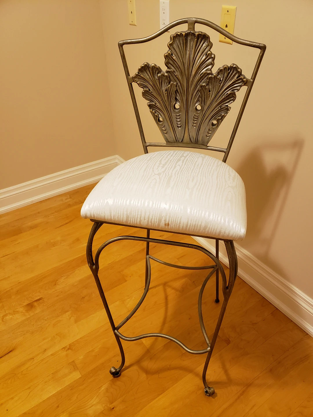 Bar height chair, high quality, nice weight